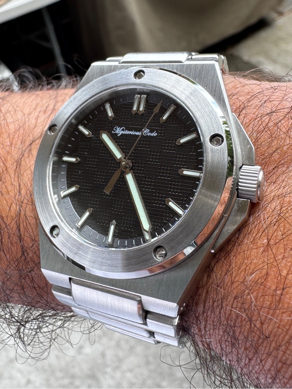 Mysterious Code mens wristwatch TMI VH31 quartz